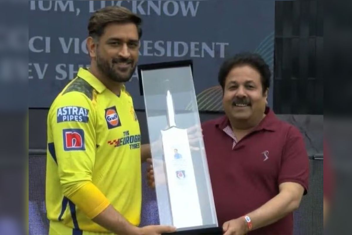 MS Dhoni and Rajeev Shukla