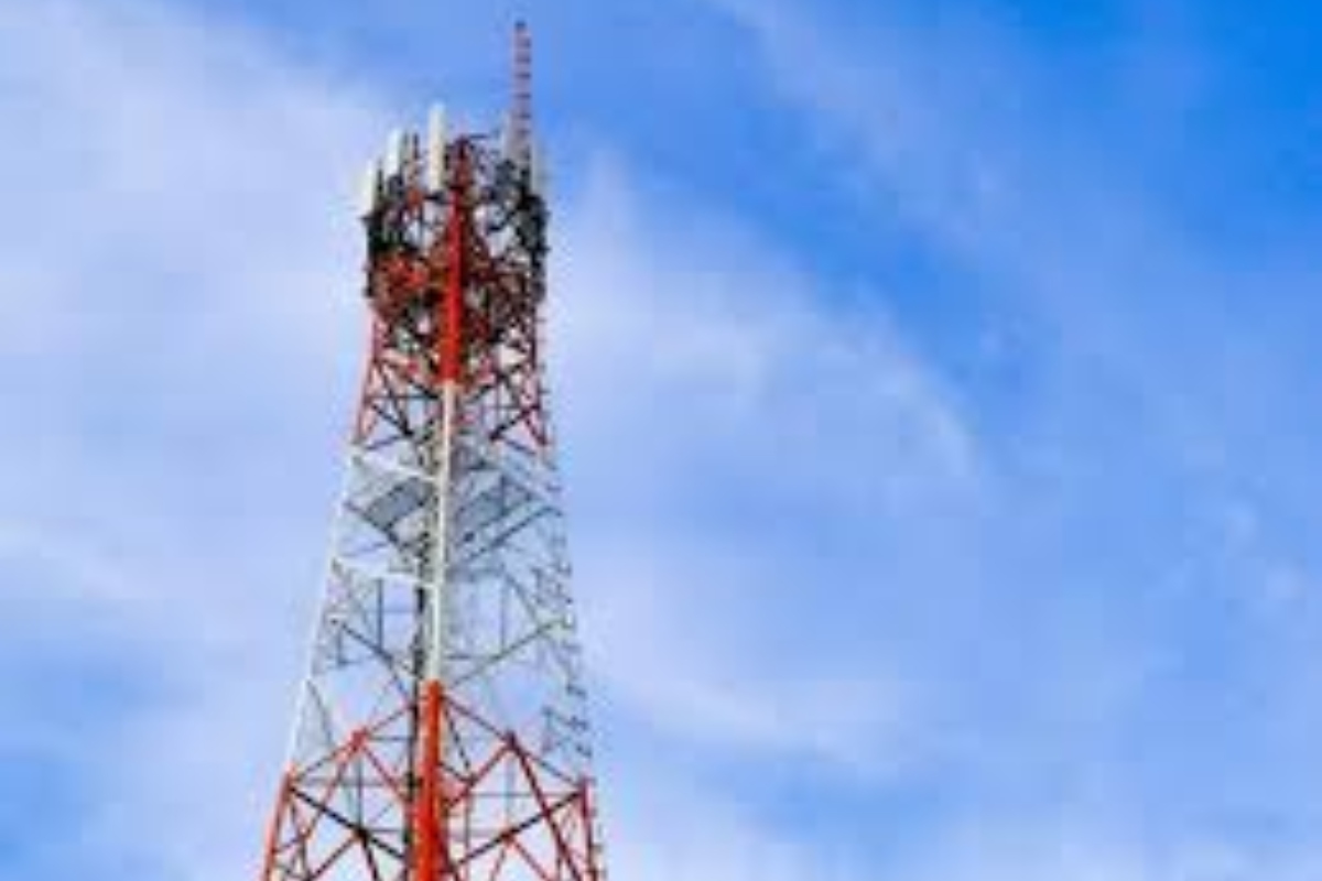 Man climbs tower