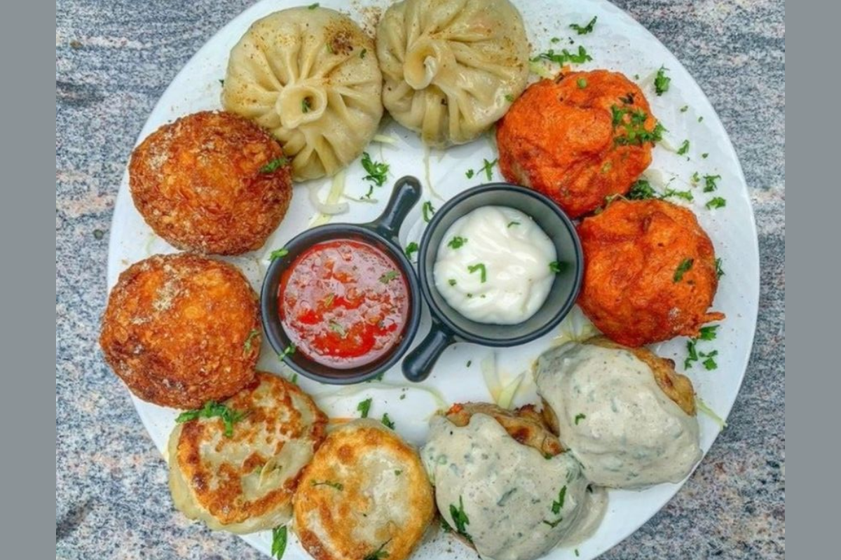 Momo Chutney Recipe: घर पर बनाएं बच्चों की फेवरेट क्रीमी मेयोनेज और रेड स्पाइसी मोमो चटनी