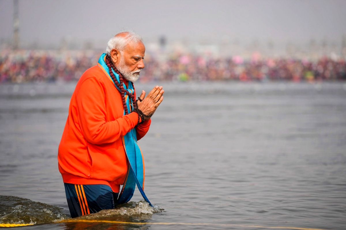 PM Modi Sangam holy dip