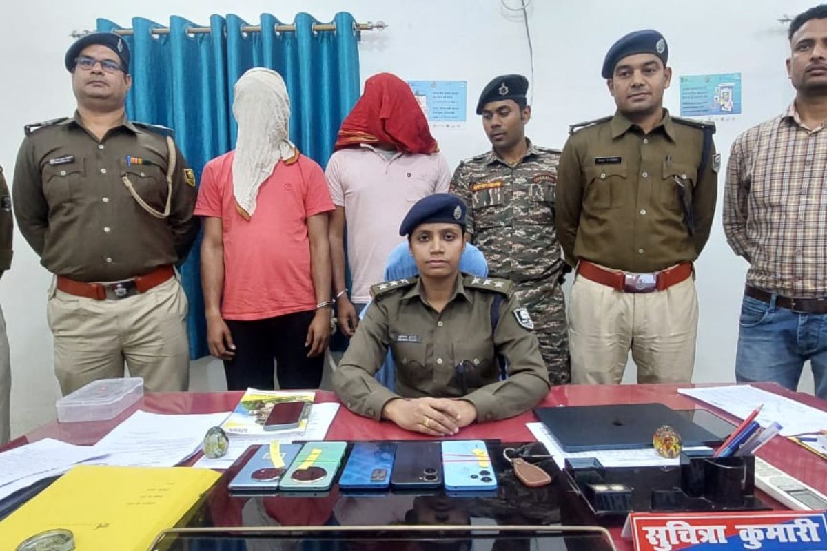 पुलिस की गिरफ्त में आरोपी