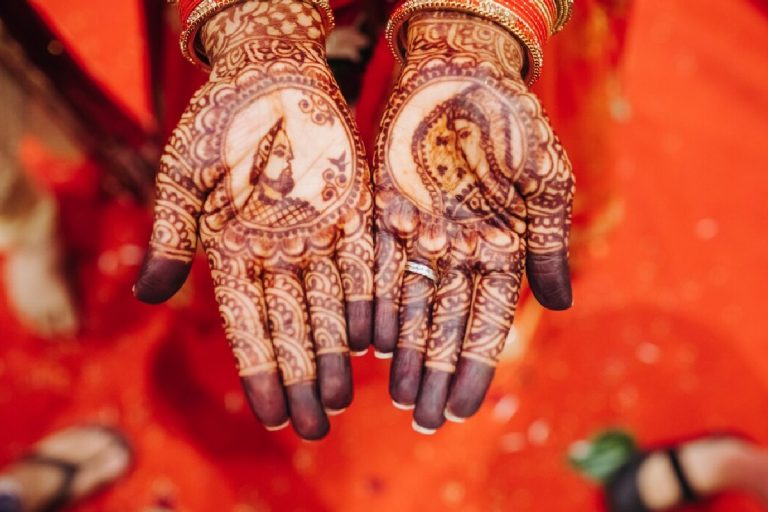 Mehndi Design: वेडिंग मेहंदी डिजाइन पर कितना होता है खर्च, जानें अपने शहर के डिजाइनरों का चार्ज