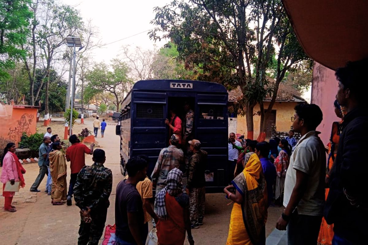 crime news gumla girl gangraped in khunti