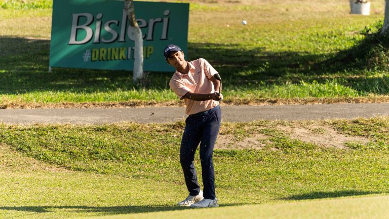 PGTI GOLMURI GOLF : पुणे के दिव्यांशु दुबे पहले दौर में शीर्ष पर