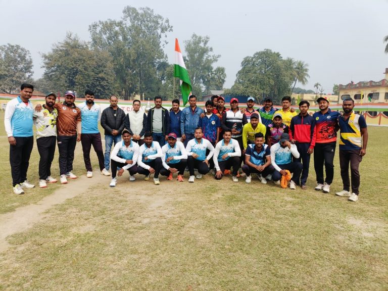 पहला क़्वार्टर फाइनल मे  अधीरा एकादश ठाकुरगंज तीन रन से विजयी