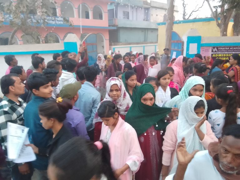 43 केंद्रों पर शांतिपूर्वक चल रही मैट्रिक परीक्षा