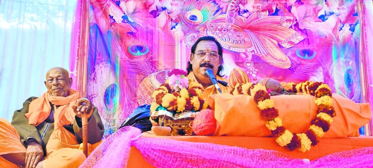 Buxar News: गोकरण जी की कथा सुनकर भावविभोर हुए श्रद्धालु