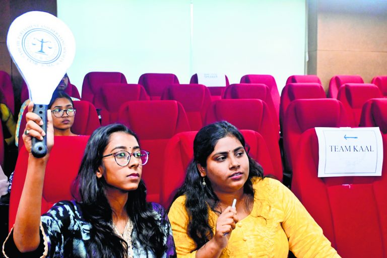 Gaya News : टीमों की नीलामी के साथ सीयूएसबी के लाॅ विभाग में डिबेटिंग प्रीमियर लीग की शुरुआत