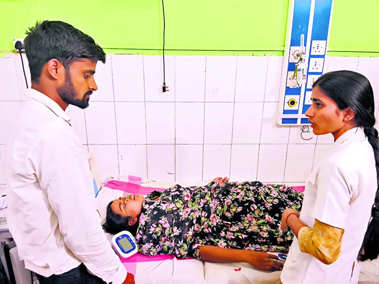 मैट्रिक परीक्षा के दौरान आठ परीक्षार्थी की बिगड़ी तबीयत