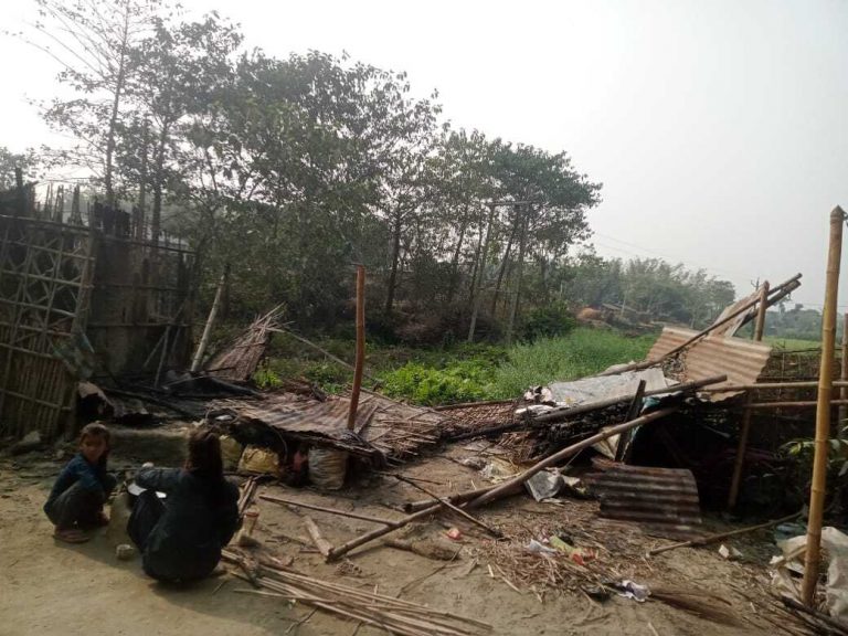 शॉर्ट सर्किट से दो घर जले, हजारों की क्षति