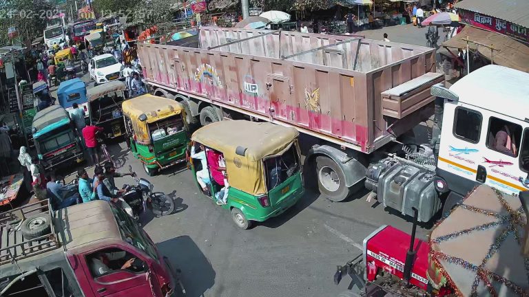बिक्रम में दो किलोमीटर तक लगा जाम, परेशान रहे लोग