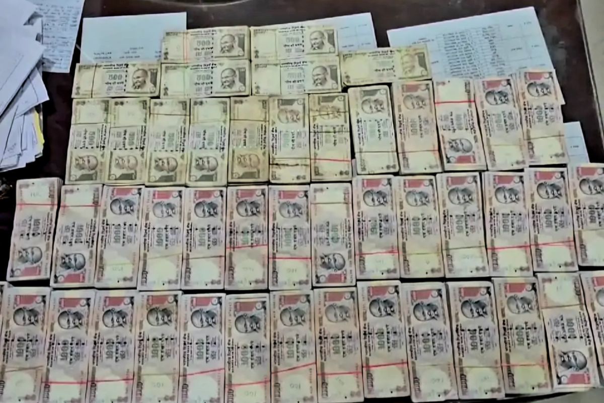 gopalganj expired news| Expired notes worth Rs 40 lakh found in bus in Gopalganj
