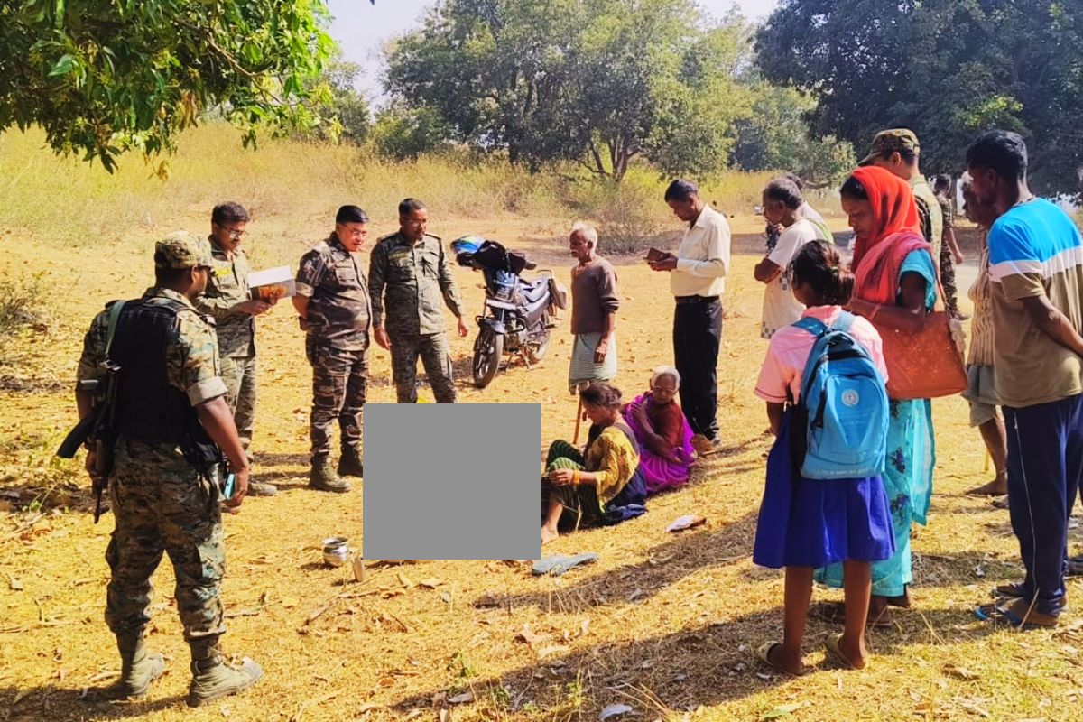 gumla crime news killed in front of daughters