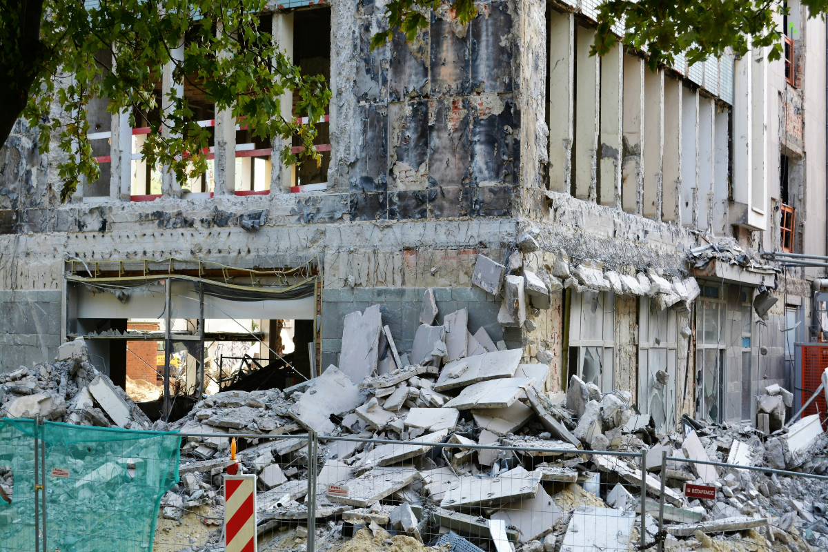 how to stay safe from earthquake