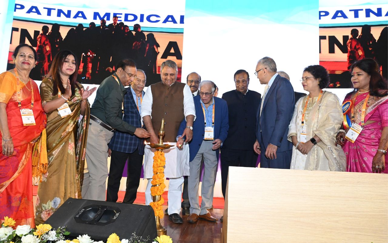 शताब्दी समारोह का उद्घाटन करते अतिथि