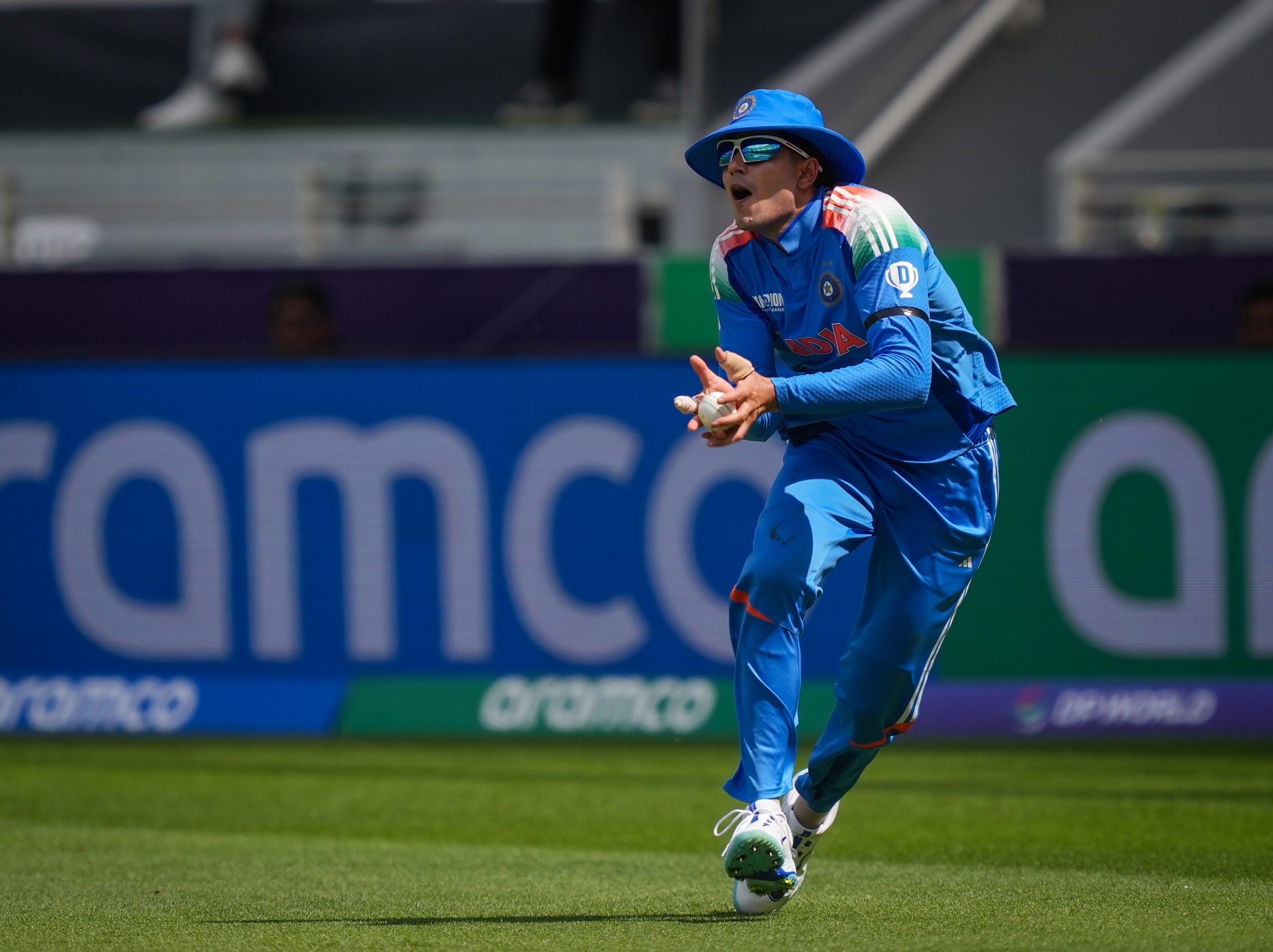 IND vs AUS: Shubman Gill takes the catch of Travis Head