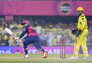 Nitish Rana and MS Dhoni