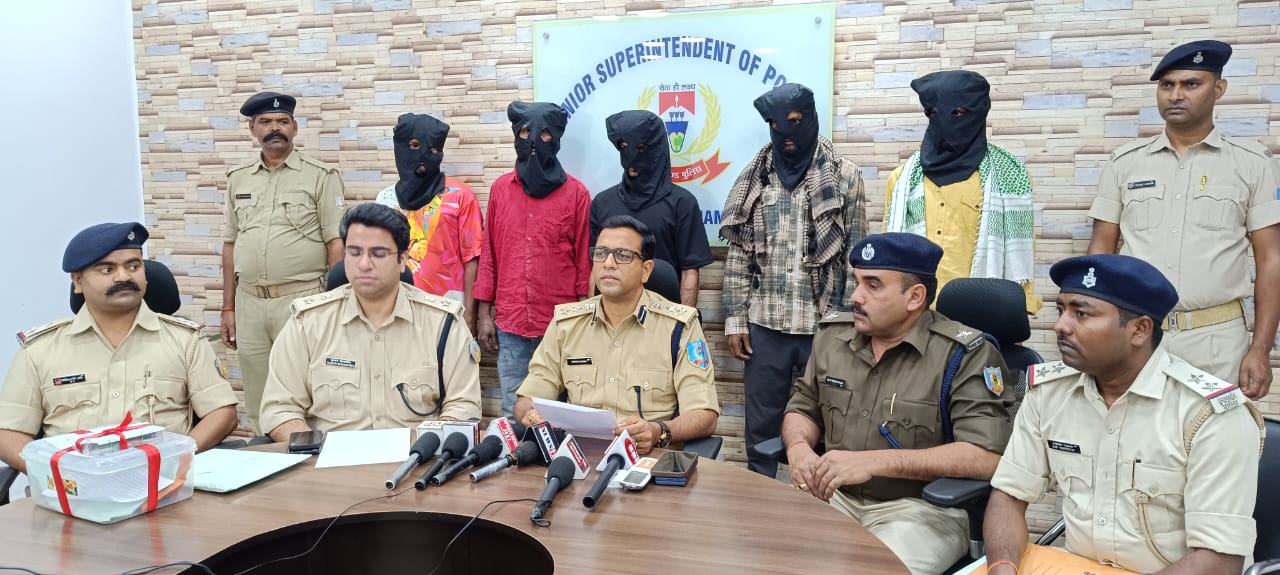 कारोबार में वर्चस्व को लेकर फायरिंग,पांच गिरफ्तार,हथियार बरामद