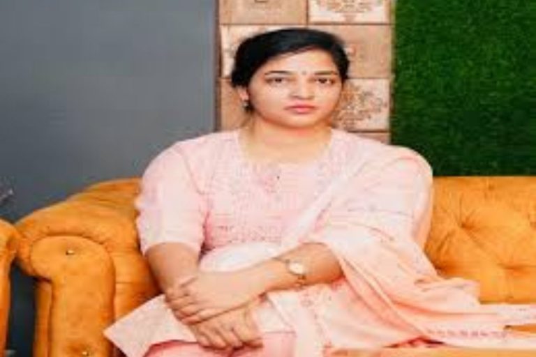 UPSC Success Story: यूपीएससी पीटी में चार बार फेल, 8 घंटे की पढ़ाई, रांची की असिस्टेंट प्रोफेसर आकांक्षा सिंह ऐसे बनीं IAS
