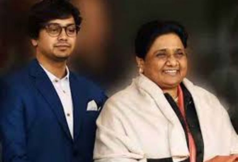 BSP में घमासान, ससुर के कारण गई आकाश आनंद की कुर्सी? मायावती ने पार्टी से किया बाहर