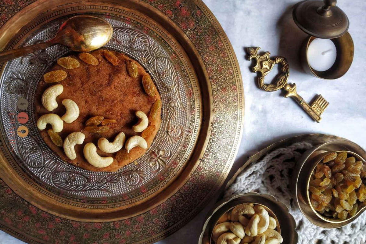 Atta Gud Halwa Recipe: मीठे में चाहिए कुछ हेल्दी तो बनाएं झटपट आटा गुड़ हलवा