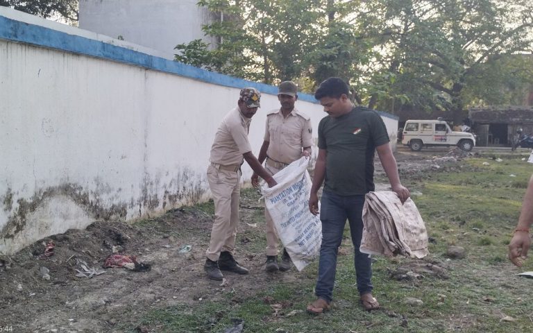 Bihar: कोर्ट और पुलिस मुख्यालय के नजदीक मिली सैकड़ों शराब की बोतलें, कुछ दूर पर बैठते हैं एसपी, चुप्पी पर उठ रहे सवाल