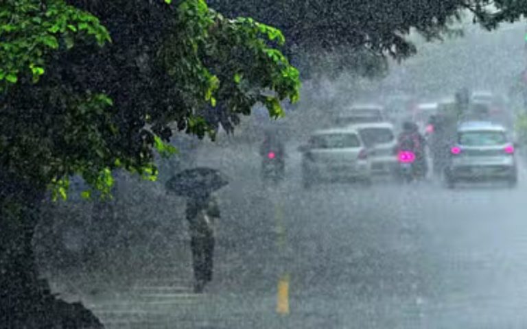 Bihar Weather: बिहार के 6 जिलों में अगले 24 घंटे में होगी मेघगर्जन और बारिश, IMD ने जारी किया येलो अलर्ट