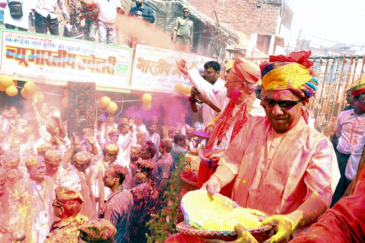 CM Yogi Holi