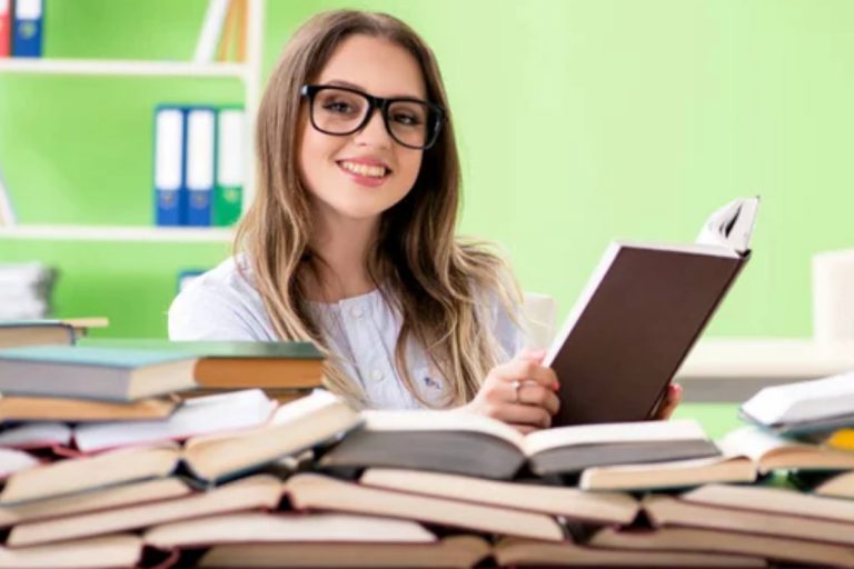 CUET Books in Hindi 2025: सीयूईटी की तैयारी के लिए बेस्ट बुक्स कौन सी हैं? देखें पूरी लिस्ट 