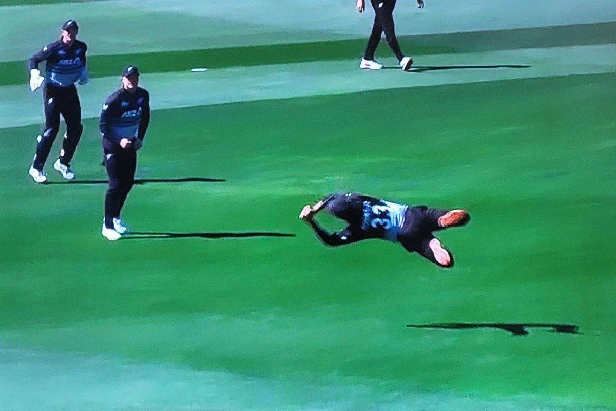 Tim Robinson Stunning Catch