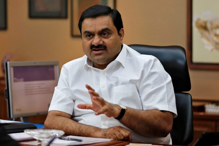 एक साल में तेजी से बढ़ी गौतम अदाणी की संपत्ति, 284 अमीरों के पास जीडीपी के 33% के बराबर धन