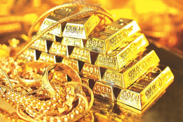 Gold Price: सोने की कीमत में फिर आई गिरावट, चांदी भी 500 रुपये सस्ती