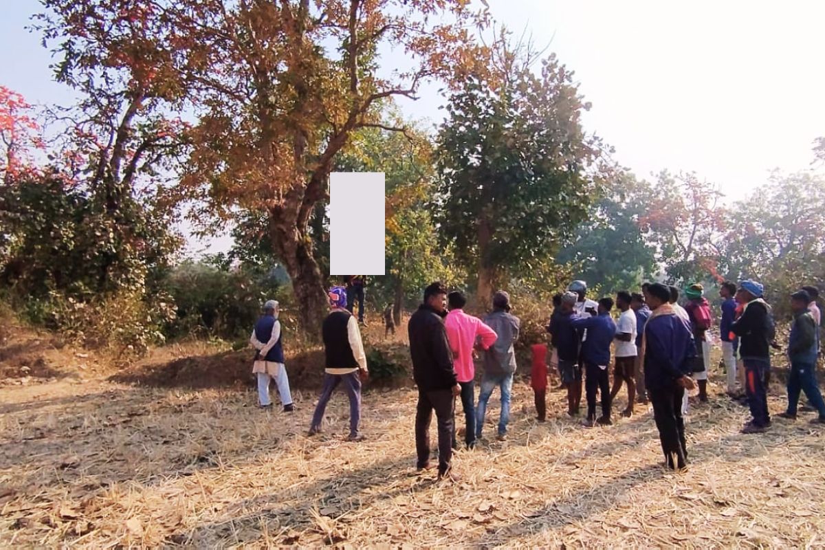 Gomia News Dumri Bihar Railway Station Body Hanging on Tree