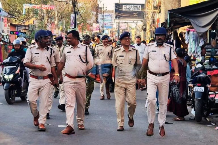 झारखंड में होली का त्योहार संपन्न, 10 हजार से अधिक पुलिस वालों ने संभाली सुरक्षा व्यवस्था