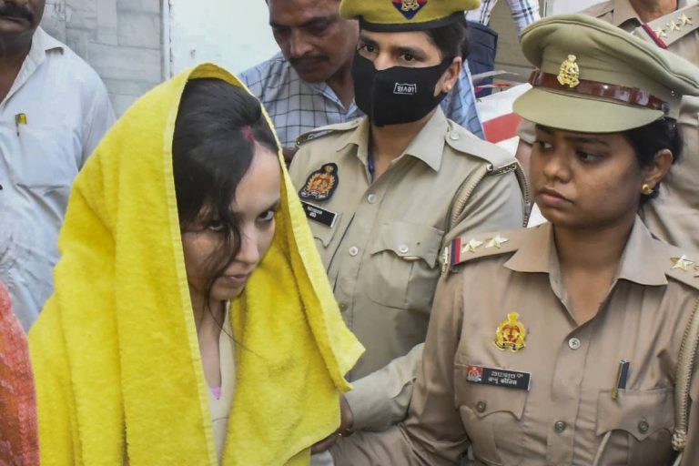 Meerut Murder : मुस्कान ने लंबे ब्लेड वाले दो चाकू खरीदे, नवंबर में ही बना लिया था पति की हत्या का प्लान