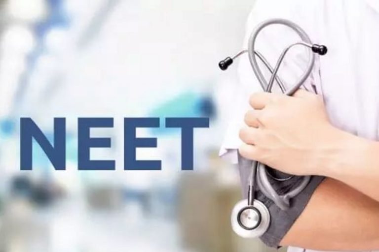 NEET UG 2025: भारत-पाक तनाव और अलर्ट के बीच नीट यूजी को लेकर बड़ी अपडेट, एग्जाम सेंटर जाने से पहले देखें कश्मीरी छात्र
