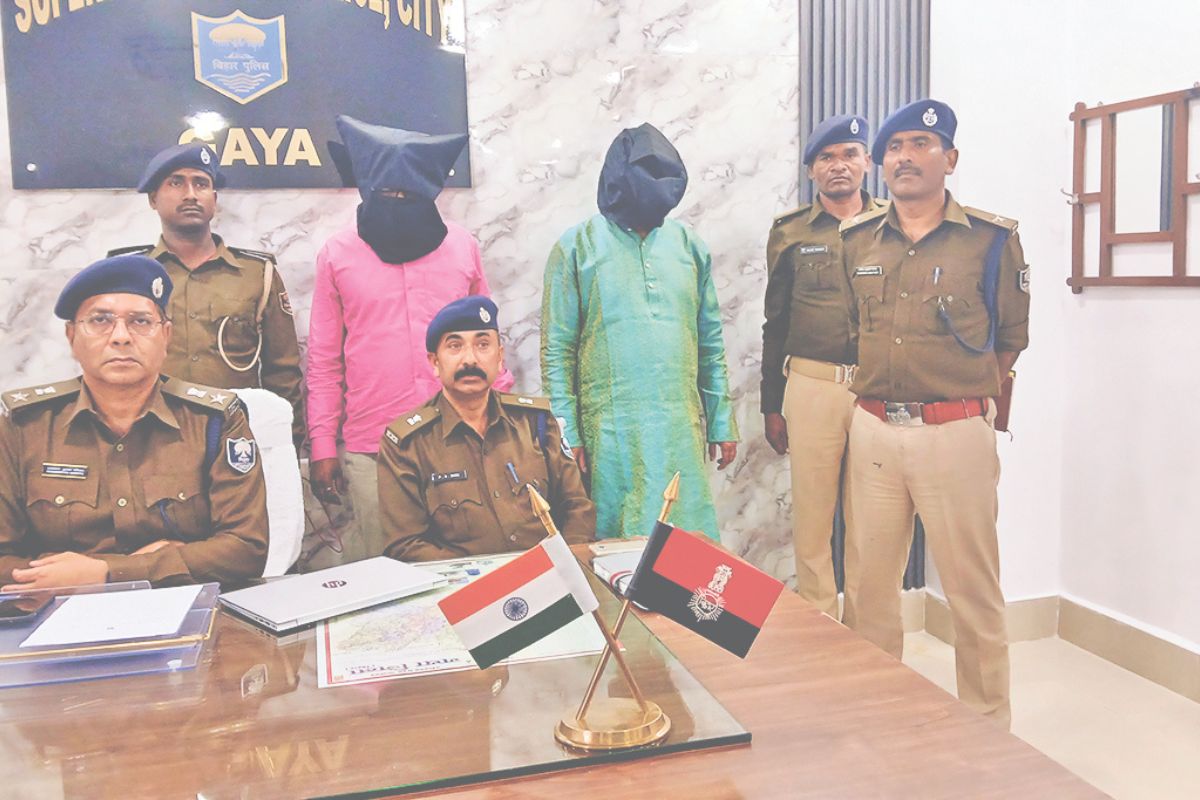 पुलिस की गिरफ्त में आरोपी