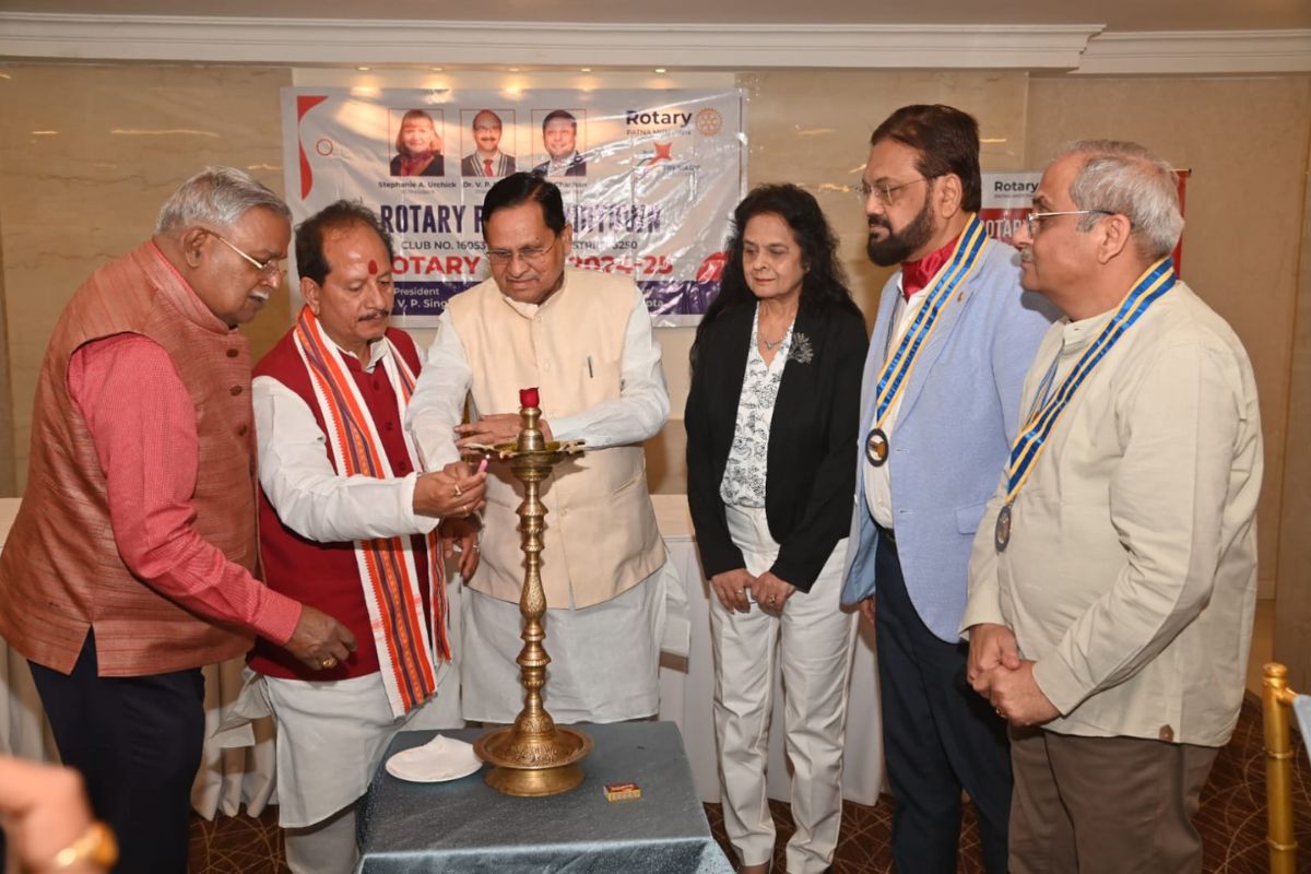 कार्यक्रम का उद्घाटन करते डिप्टी सीएम विजय सिन्हा और अन्य