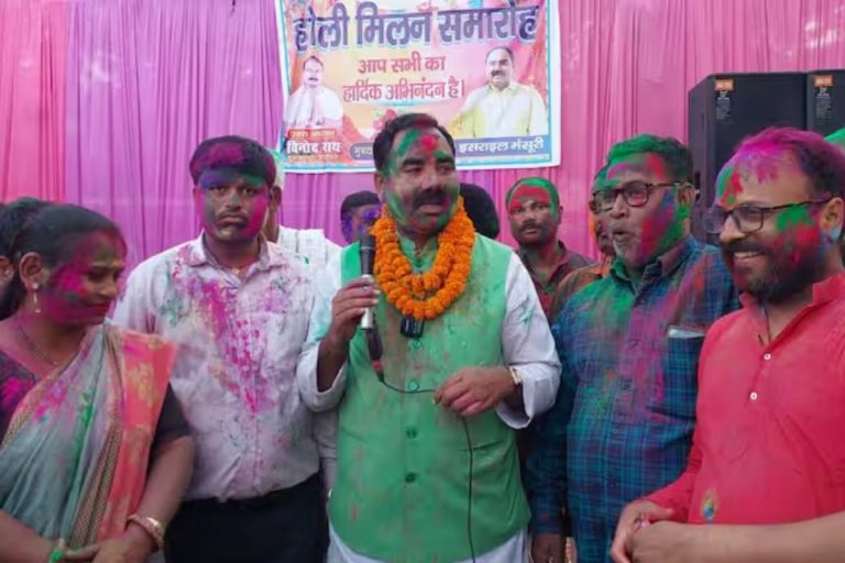 Bihar Politics : पहले रखा रोजा फिर खेली होली, RJD विधायक के इस कदम से हर कोई हैरान 