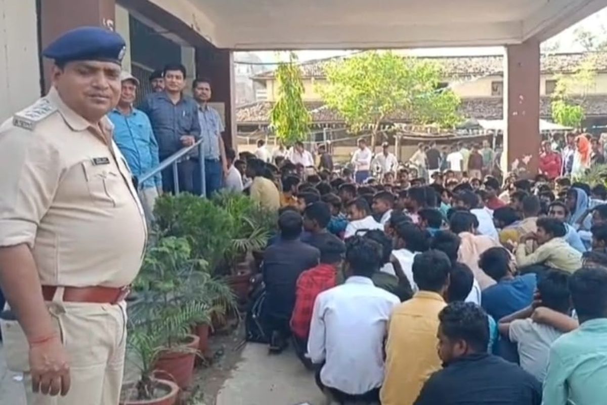 बंधक बनाए गए लड़के