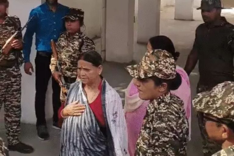Bihar : ED ने राबड़ी देवी से तेजस्वी के बंगले को लेकर पूछा सवाल, जवाब नहीं दे पाई पूर्व मुख्यमंत्री