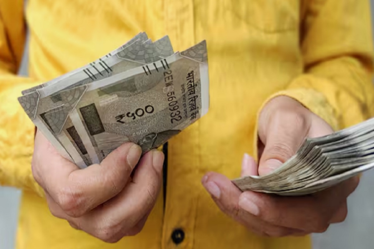 Vastu Tips For Money: हमेशा भरी रहेगी जेब, रोज सुबह बस करें ये काम