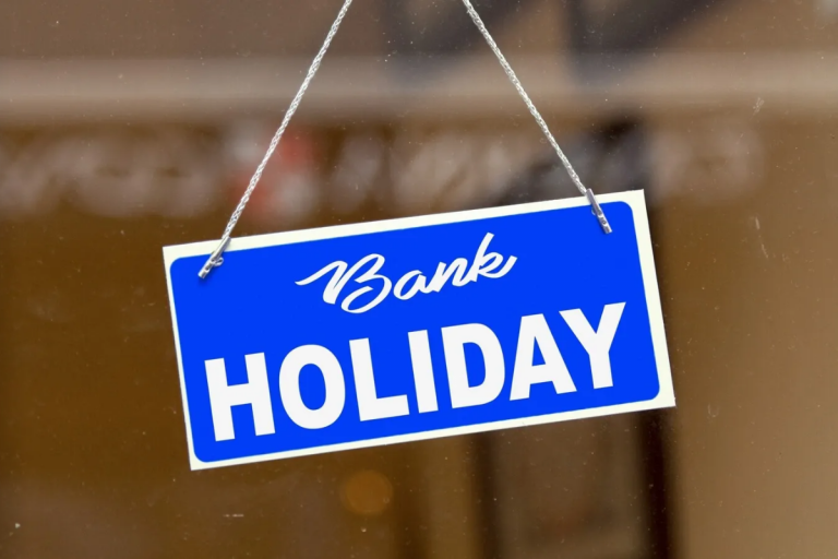 Bank Holidays 2025: होली पर लगातार चार दिनों तक बंद रहेंगे बैंक, मिलती रहेंगी ये सेवाएं