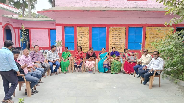 एचएम के साथ मारपीट से नाराज शिक्षकों ने बंद रखा विद्यालय