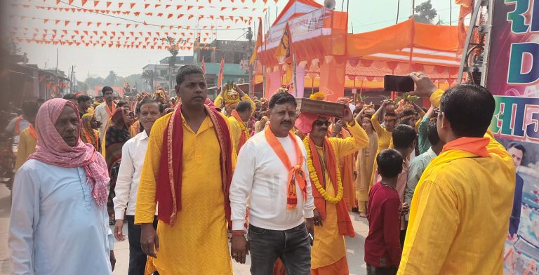 बुढ़िया धनकट्टा में भव्य कलशयात्रा के साथ श्रीराम कथा शुरू