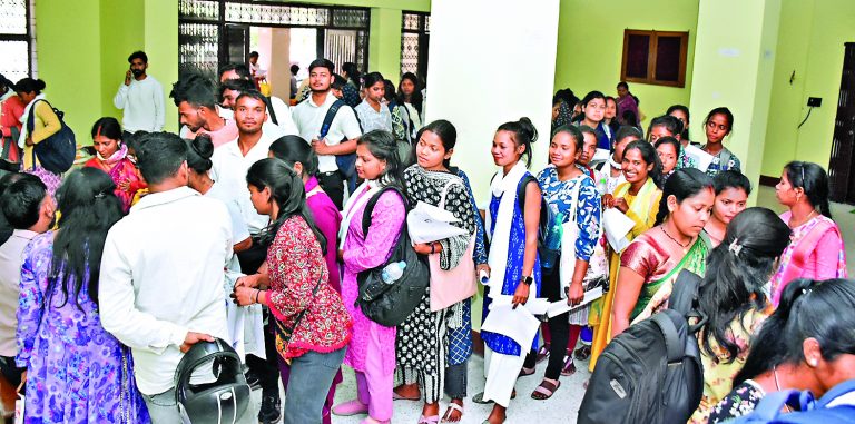 ranchi news : रांची विवि के दीक्षांत समारोह की तैयारी, पहले दिन 1404 विद्यार्थियों ने लिए अंग वस्त्र व गेट पास