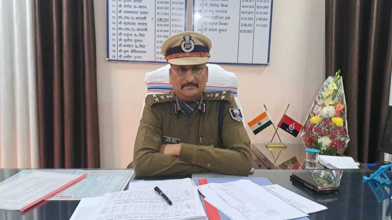 लैपटॉप व स्मार्ट फोन नहीं खरीदने वाले आइओ का रोकें वेतन