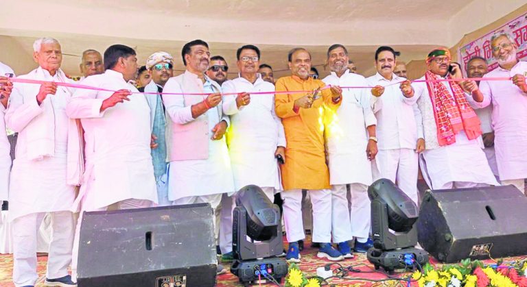सिया निकली अवधवा की ओर…पर होली के रंग में रंगे श्रोता
