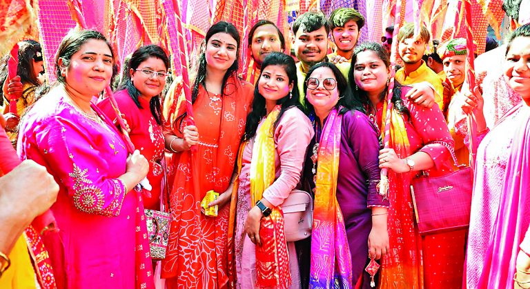 ranchi news : श्रीराधा वल्लभ मंदिर, रांची से निकाली गयी निशान शोभायात्रा, फागण आयो रे नंदलाल काहे तू नहीं आयो रे …जैसे गीतों पर झूम उठे श्रद्धालु