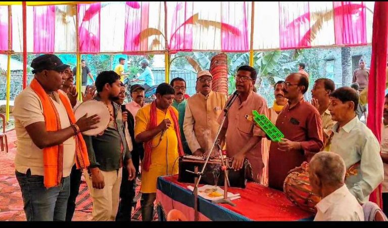 चांदी कठवा में  शांति यज्ञ व हरिनाम संकीर्तन से वातावरण भक्तिमय